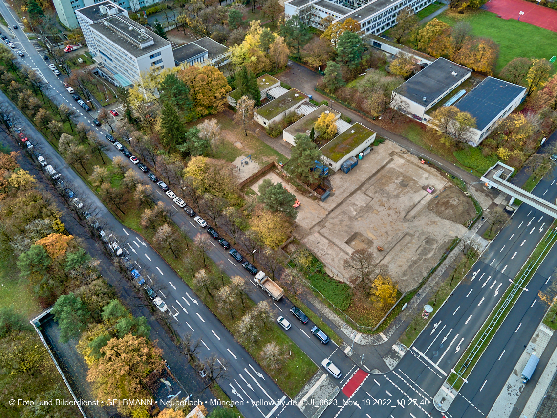 19.11.2022 - Luftbilder von der Baustelle an der Quiddestraße 'Haus für Kinder' in Neuperlach